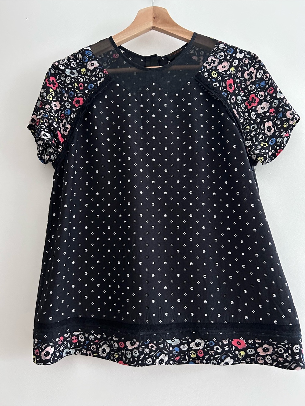 Coach Black Floral Top Blouse Short Sleeve Sz XS - Excellent